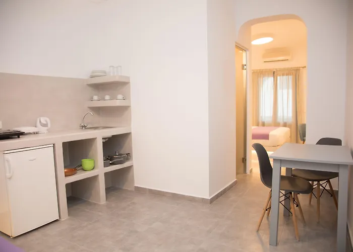 ماركاكيس استوديوز فيرا تاون 4* ثيرا