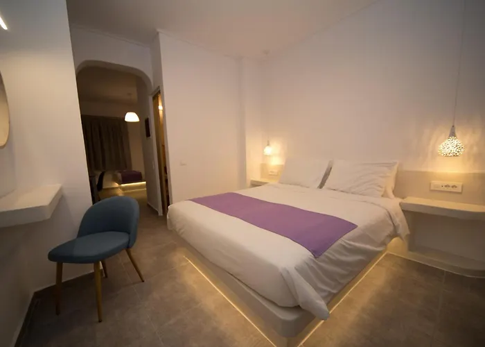 ماركاكيس استوديوز فيرا تاون 4*