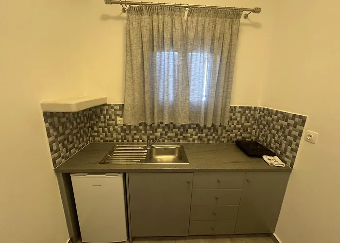 ماركاكيس استوديوز فيرا تاون 4* ثيرا