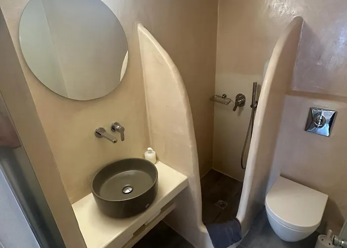 ماركاكيس استوديوز فيرا تاون 4*