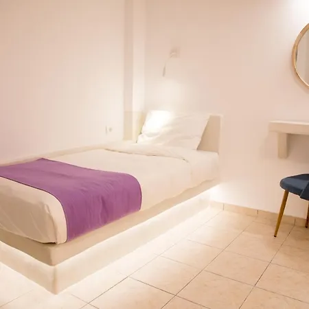 ماركاكيس استوديوز فيرا تاون 4* ثيرا