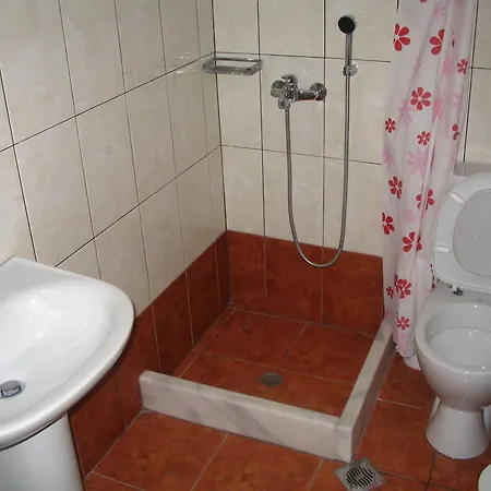 ماركاكيس استوديوز فيرا تاون 4*