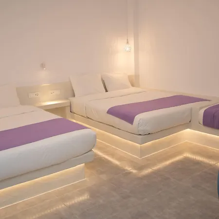 ماركاكيس استوديوز فيرا تاون 4* ثيرا