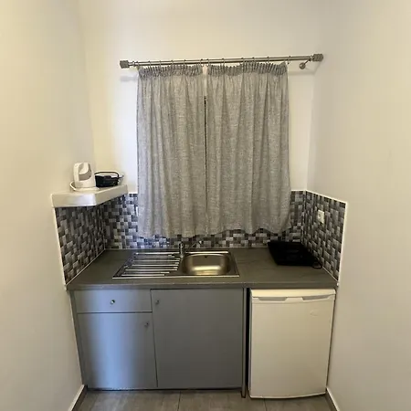 ماركاكيس استوديوز فيرا تاون 4*