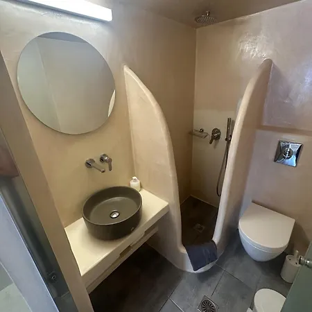 ماركاكيس استوديوز فيرا تاون 4*