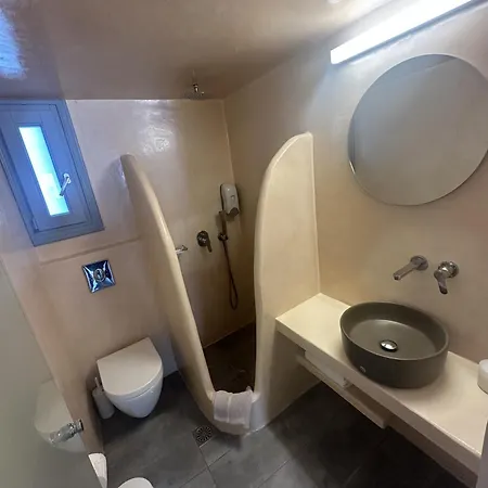 ماركاكيس استوديوز فيرا تاون 4*