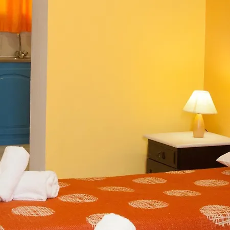 ماركاكيس استوديوز فيرا تاون 4* ثيرا