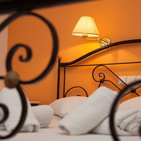 Markakis Town 4* Fira (Santorini)