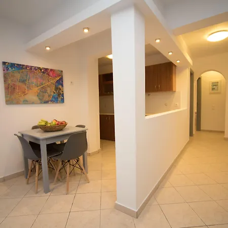 Markakis Town Aparthotel Fira (Santorini)