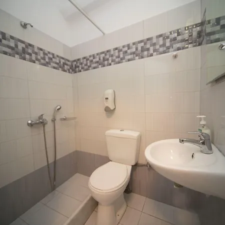 马卡提斯法拉小镇公寓酒店