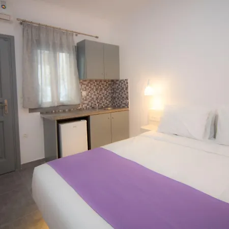 ماركاكيس استوديوز فيرا تاون 4*