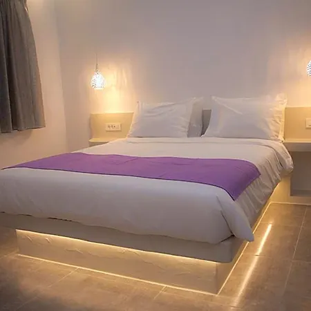 Markakis Town Aparthotel Fira (Santorini)