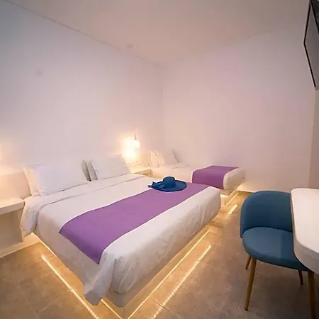 Markakis Town 4* Fira (Santorini)